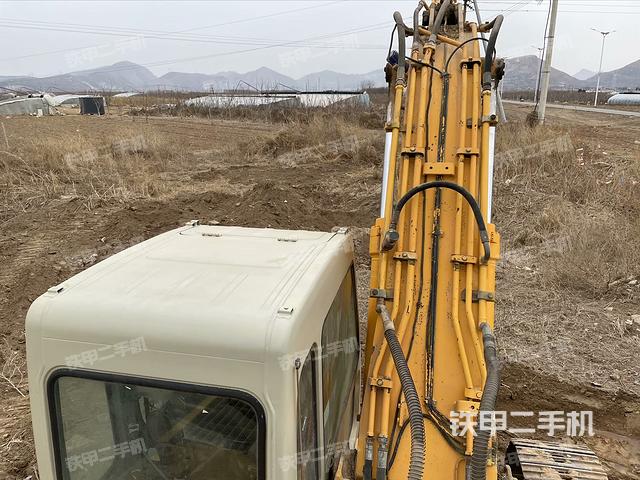 驾驶室顶部（整机外观）