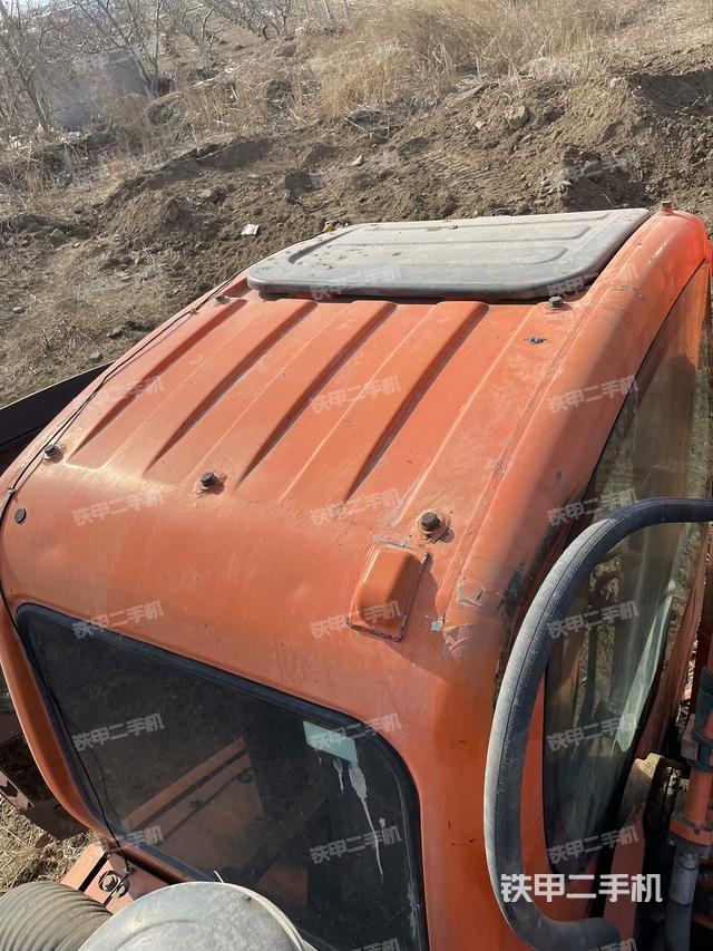 驾驶室顶部（整机外观）