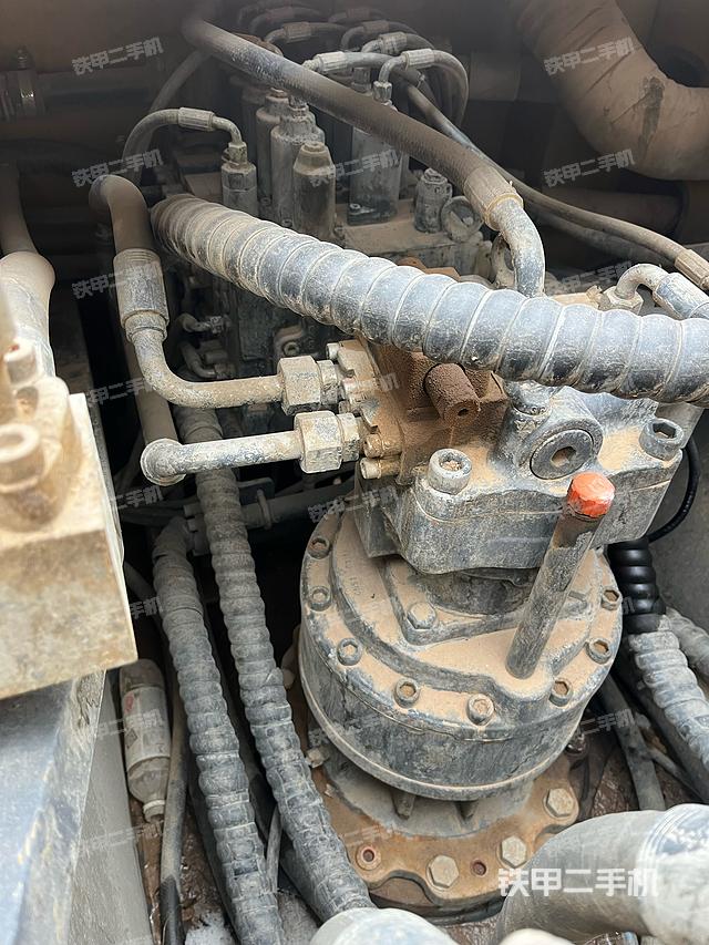 回转马达和主控阀（整机外观）