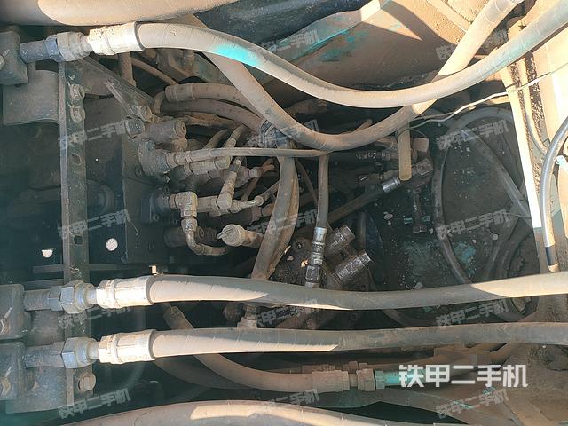 回转马达和主控阀（整机外观）