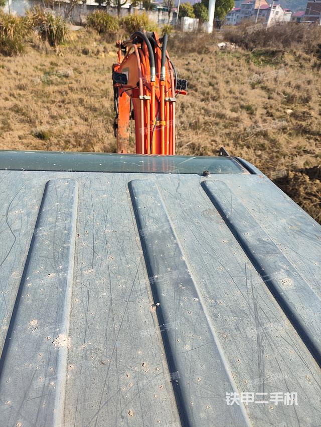 驾驶室顶部（整机外观）