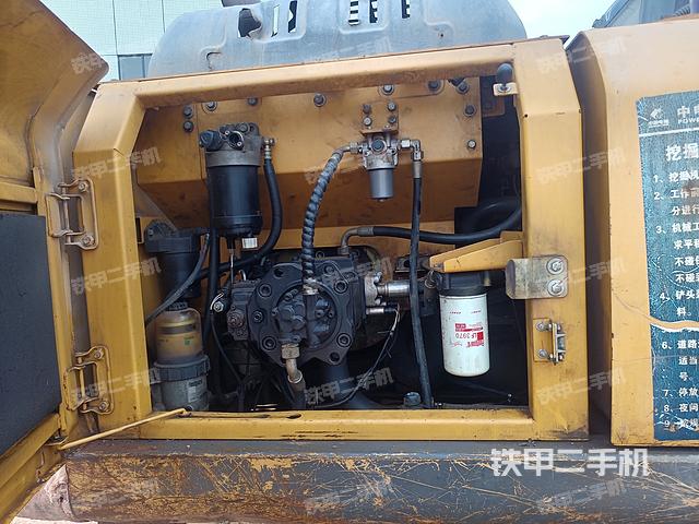 液压泵舱室正面整体（整机外观）