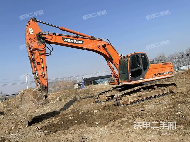 斗山DX260LC挖掘机