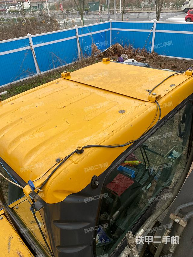 驾驶室顶部（整机外观）