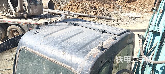 驾驶室顶部（整机外观）