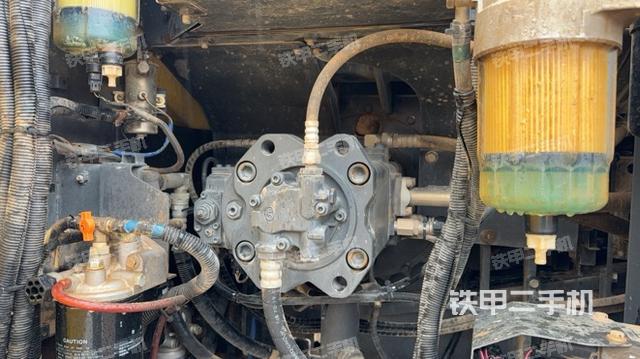 液压泵舱室正面整体（整机外观）