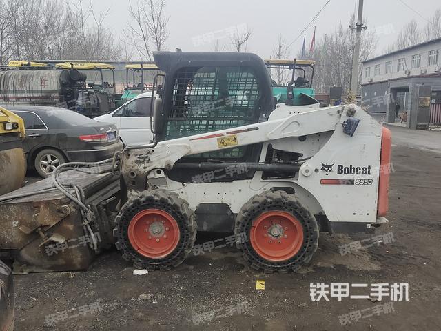 整机右侧（设备外观及核心部件）