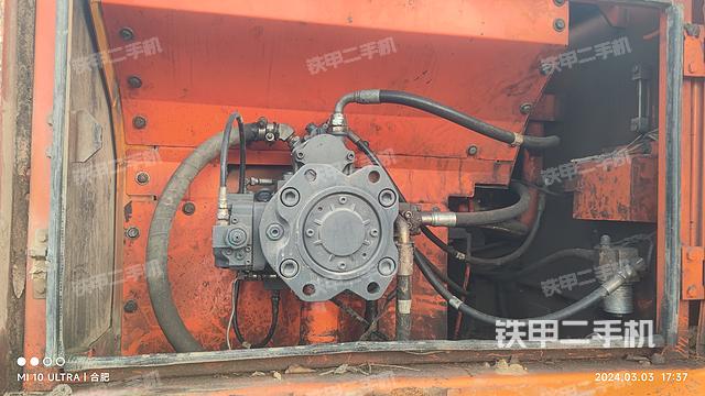 液压泵舱室正面整体（整机外观）