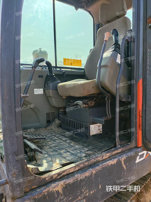 驾驶室整体（整机外观）