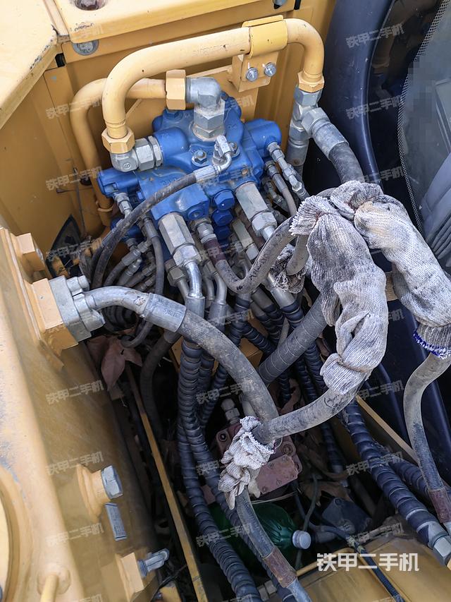 回转马达和主控阀（整机外观）