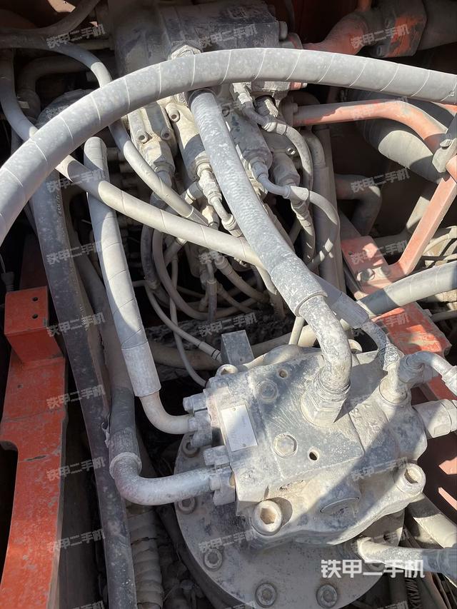 回转马达和主控阀（整机外观）