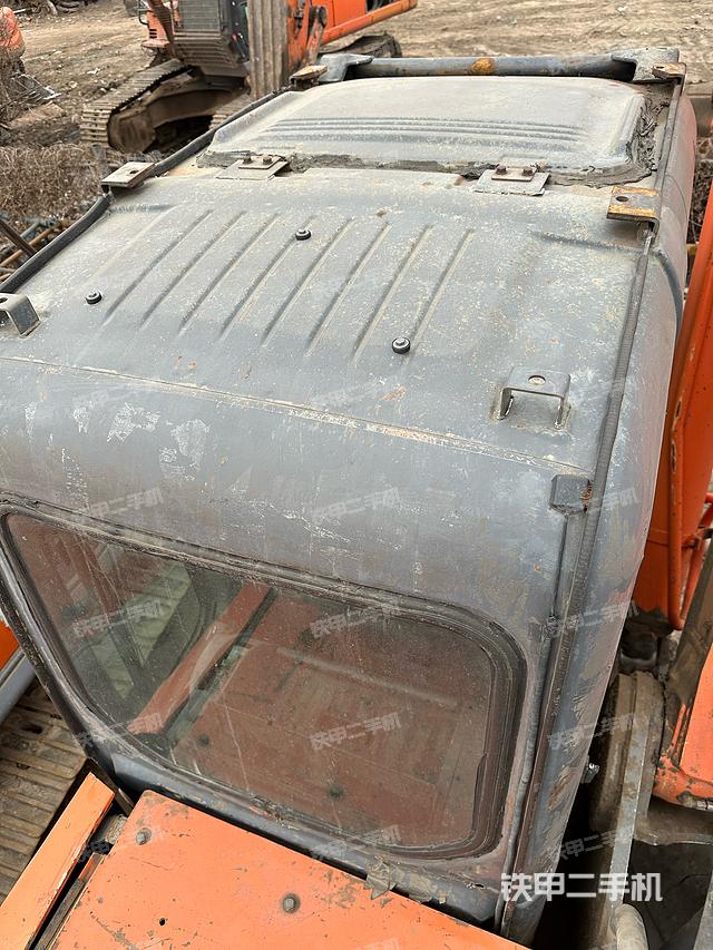 驾驶室顶部（整机外观）