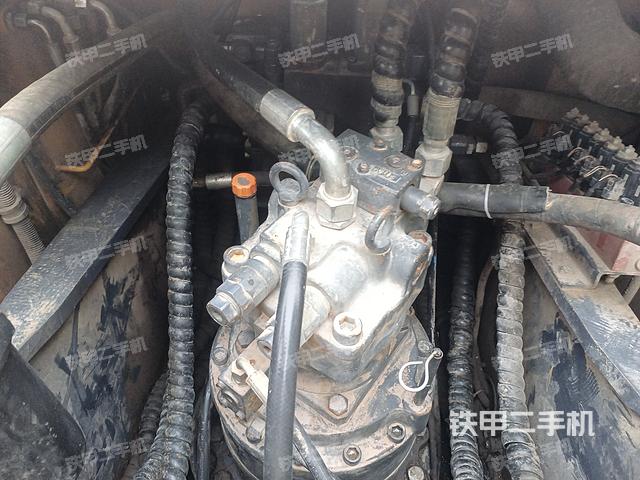 回转马达和主控阀（整机外观）