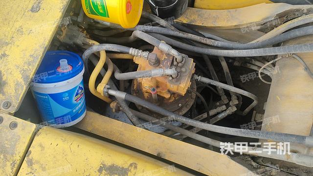 回转马达和主控阀（整机外观）