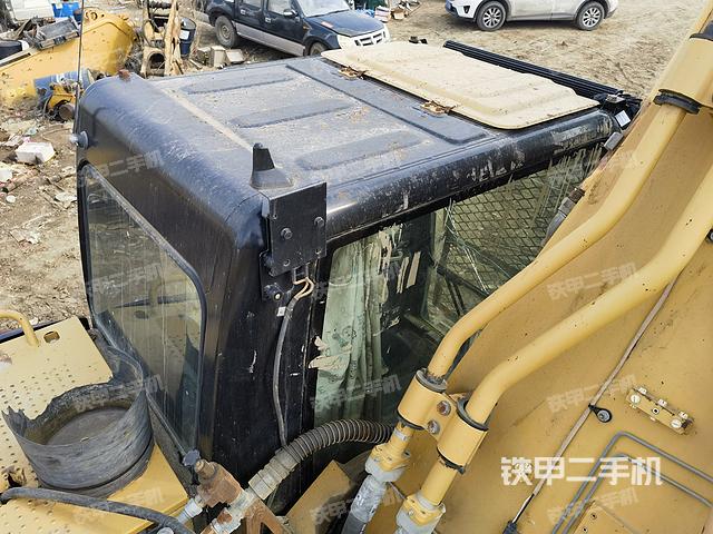 驾驶室顶部（整机外观）