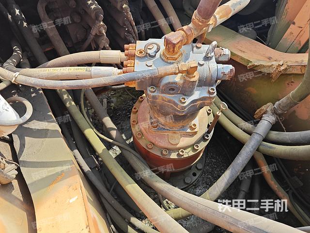 回转马达和主控阀（整机外观）