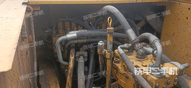 回转马达和主控阀（整机外观）