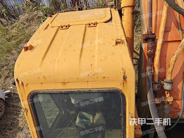 驾驶室顶部（整机外观）