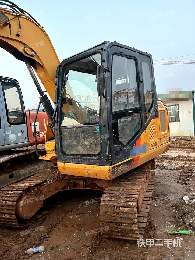 驾驶室顶部（整机外观）