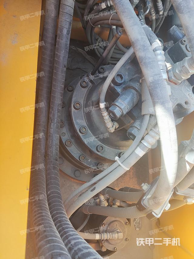 回转马达和主控阀（整机外观）