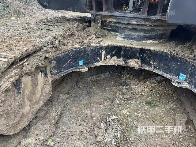 液压泵舱室正面整体（整机外观）