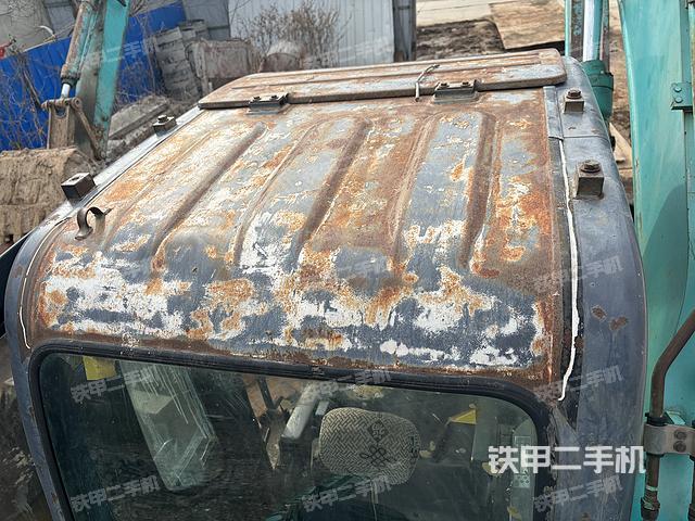 驾驶室顶部（整机外观）