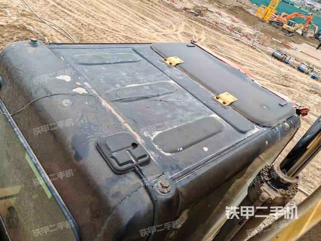 驾驶室顶部（整机外观）