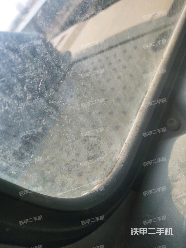 后窗玻璃角标（驾驶室部分）