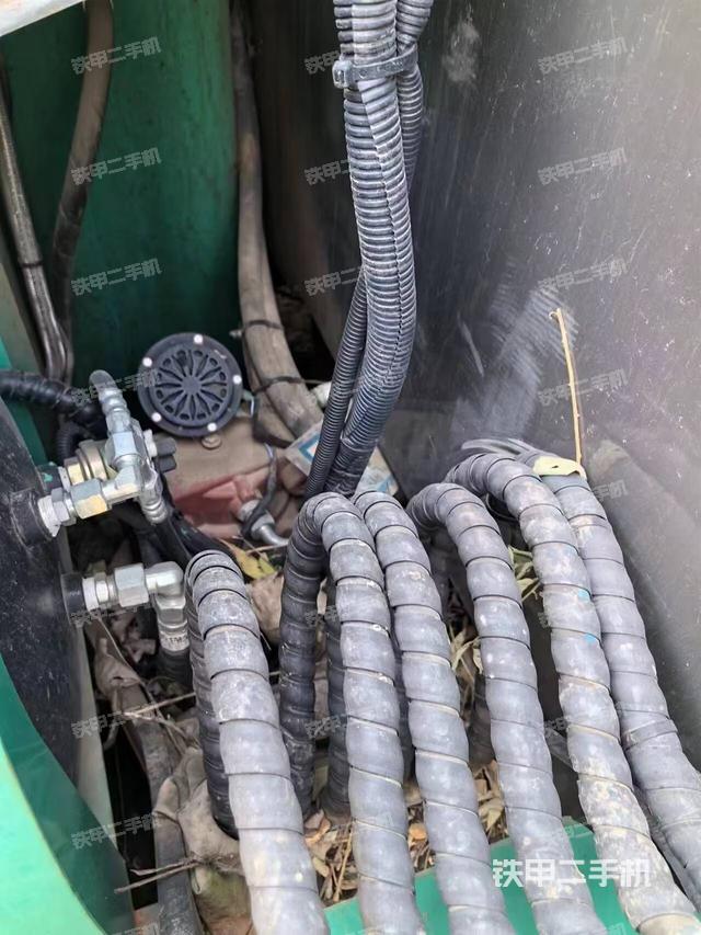 回转马达和主控阀（整机外观）