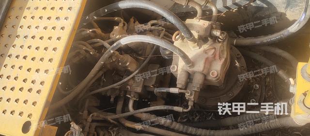 回轉(zhuǎn)馬達(dá)和主控閥（整機(jī)外觀）