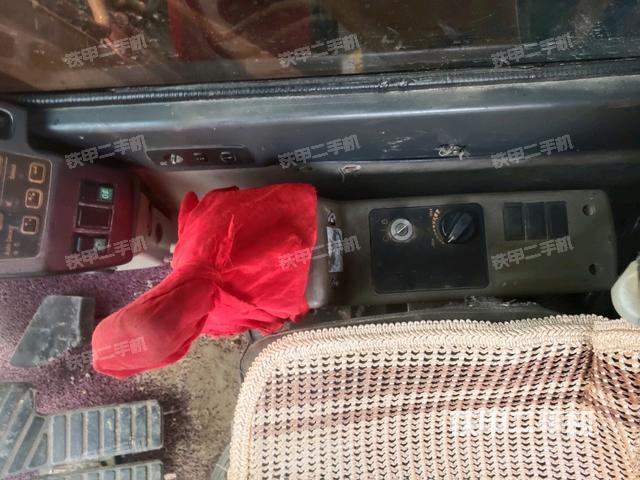 座椅右侧控制台/钥匙门/油门/含右手柄（驾驶室部分）