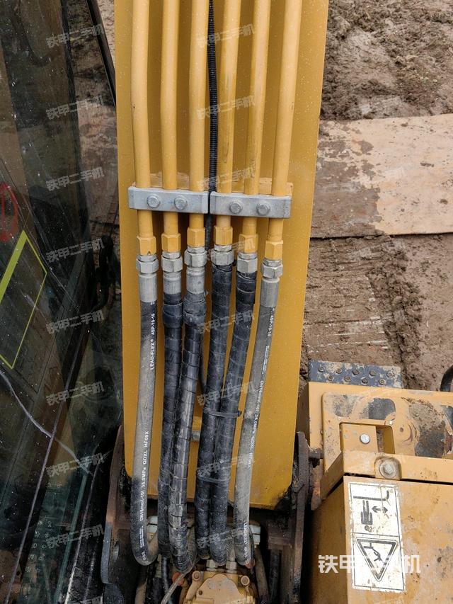 大臂背部俯视（工作和回转装置）