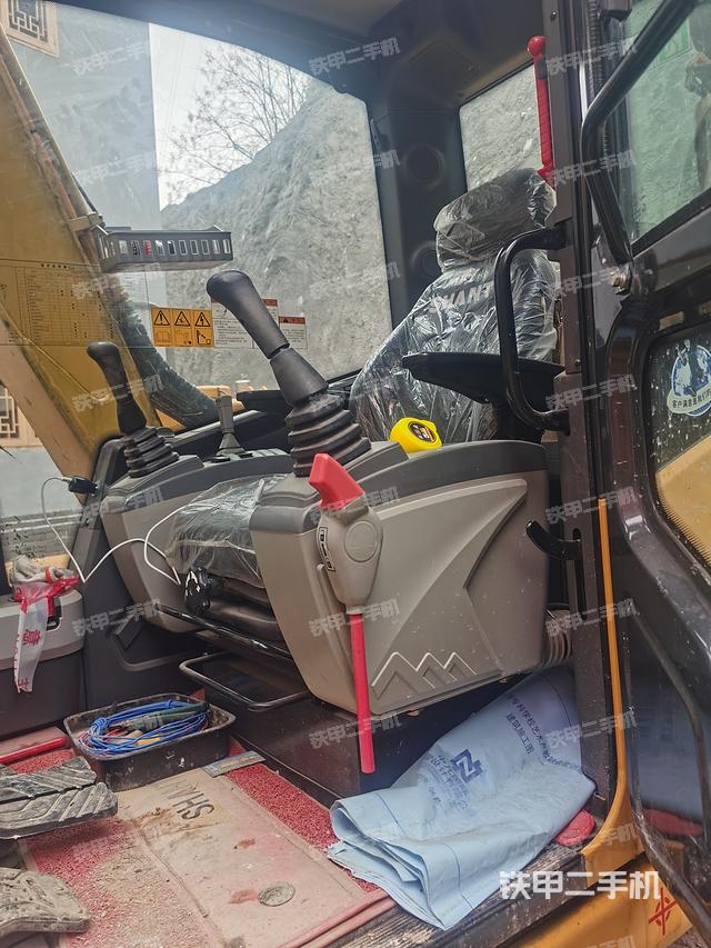 驾驶室整体（整机外观）