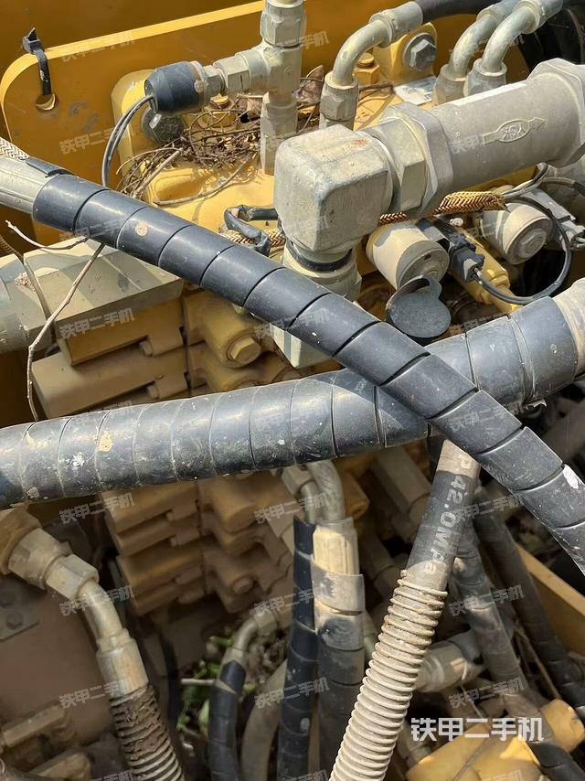 回转马达和主控阀（整机外观）