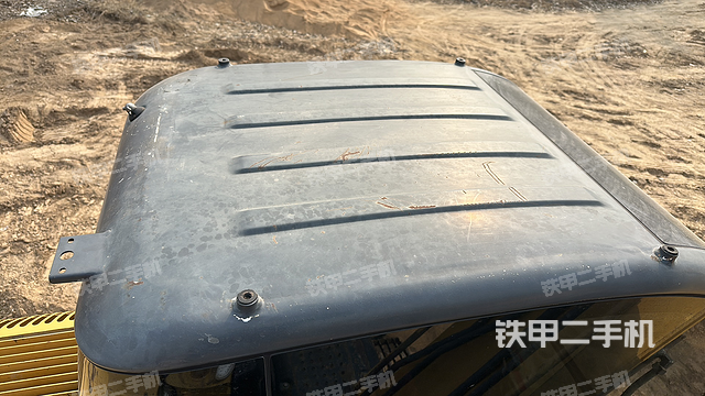 驾驶室顶部（整机外观）