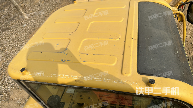 驾驶室顶部（整机外观）