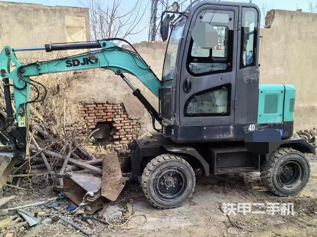 驾驶室顶部（整机外观）