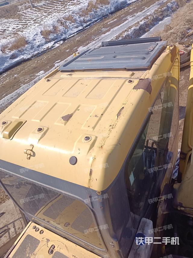 驾驶室顶部（整机外观）