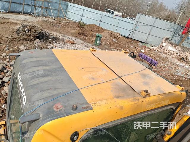 驾驶室顶部（整机外观）