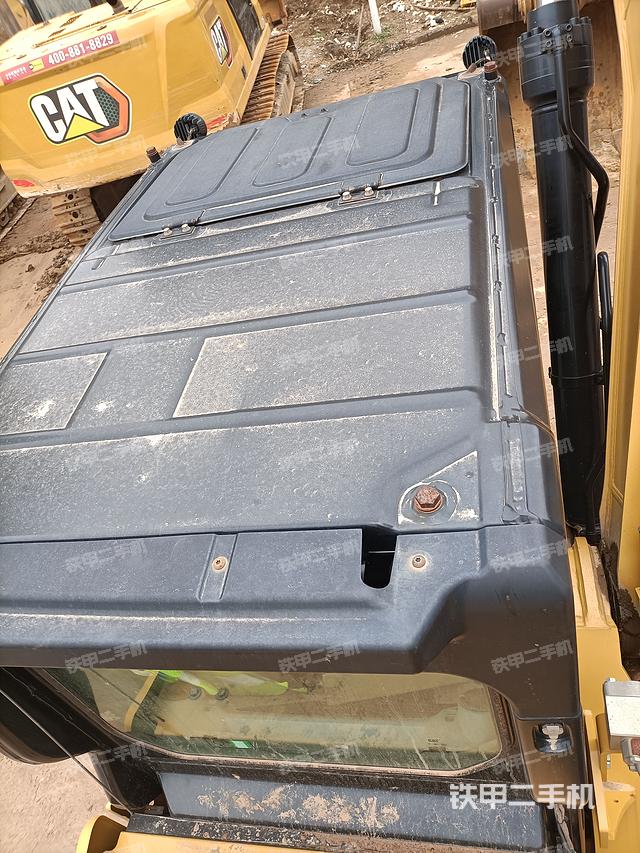 驾驶室顶部（整机外观）