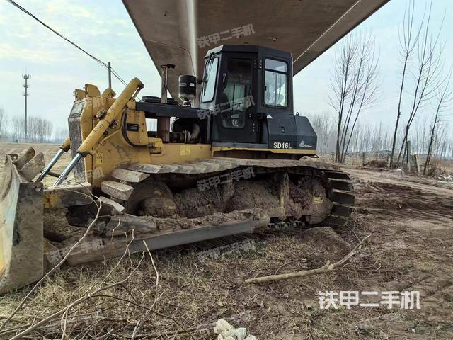 山推SD16L湿地型推土机