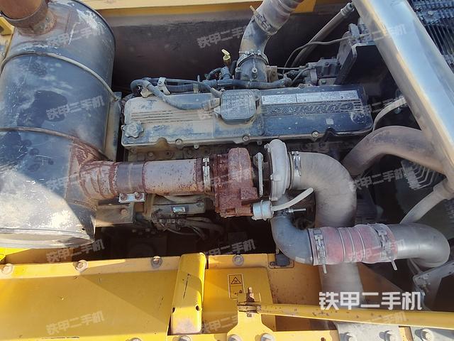 液压泵舱室正面整体（整机外观）