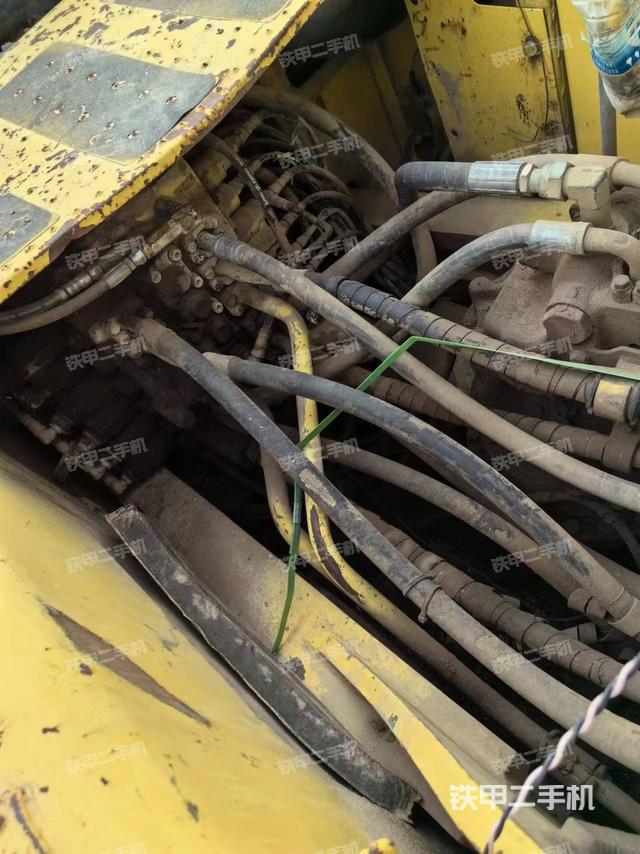 回转马达和主控阀（整机外观）