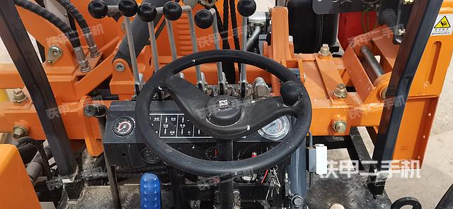 驾驶室操作台（设备外观及核心部件）