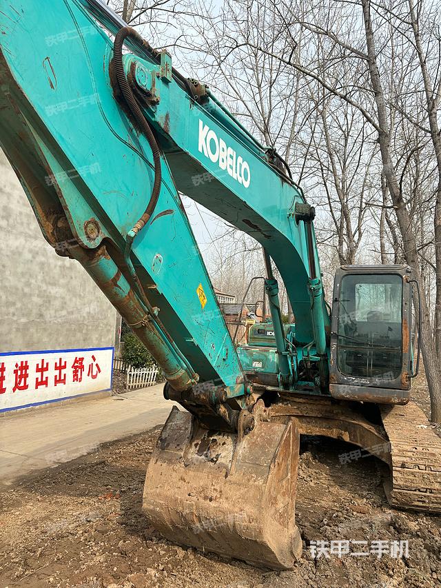 神钢SK210挖掘机