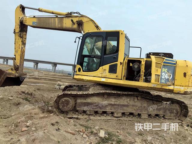 小松PC240LC-8挖掘机