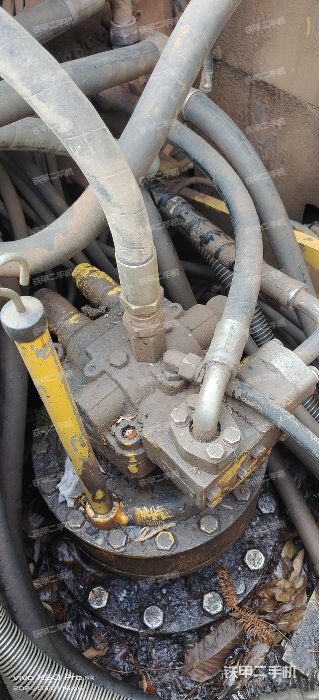 回转马达和主控阀（整机外观）