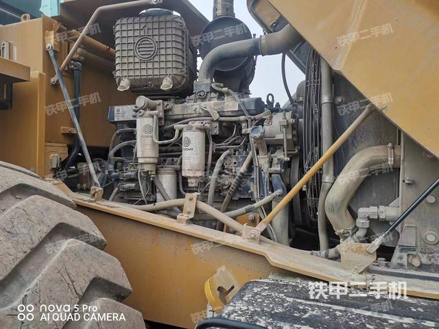 发动机左侧（整机外观及大件）