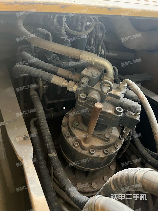 回转马达和主控阀（整机外观）