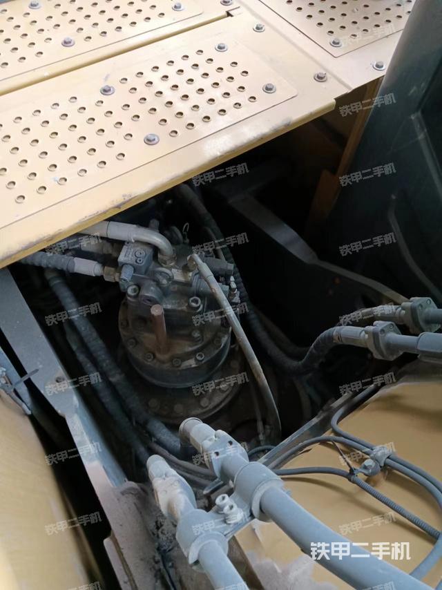 回转马达和主控阀（整机外观）